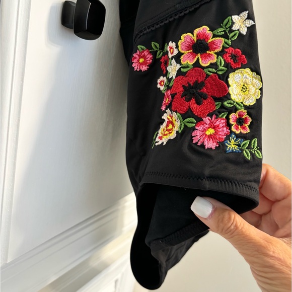 ✨ JOHNNY WAS Haley Floral Embroidery Corset One Piece Swimsuit ~Medium ~ Black - Picture 8 of 16